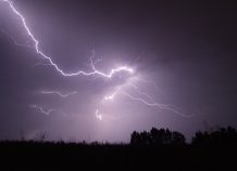 Ισχυρές καταιγίδες με χαλάζι και στην Αττική μετά το μεσημέρι Ισχυρές καταιγίδες με χαλάζι και στην Αττική μετά το μεσημέρι