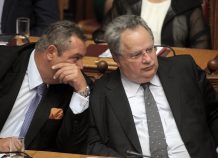 Μαίνεται η αψιμαχία Κοτζιά-ΑΝΕΛ για τη συμφωνία των Πρεσπών Μαίνεται η αψιμαχία Κοτζιά-ΑΝΕΛ για τη συμφωνία των Πρεσπών