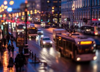 Bloomberg : Πλουσιότεροι σε δολάρια οι Ρώσοι δισεκατομμυριούχοι