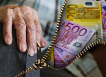 Σήμερα η πρώτη φάση καταβολής της αποζημίωσης ειδικού σκοπού των 800 ευρώ