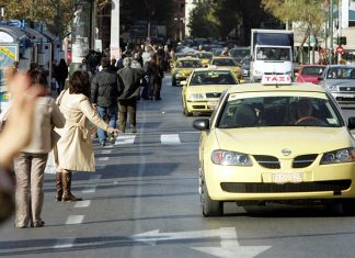 Σε πανελλαδική στάση εργασίας αύριο τα ταξί και συγκέντρωση στην Ευελπίδων