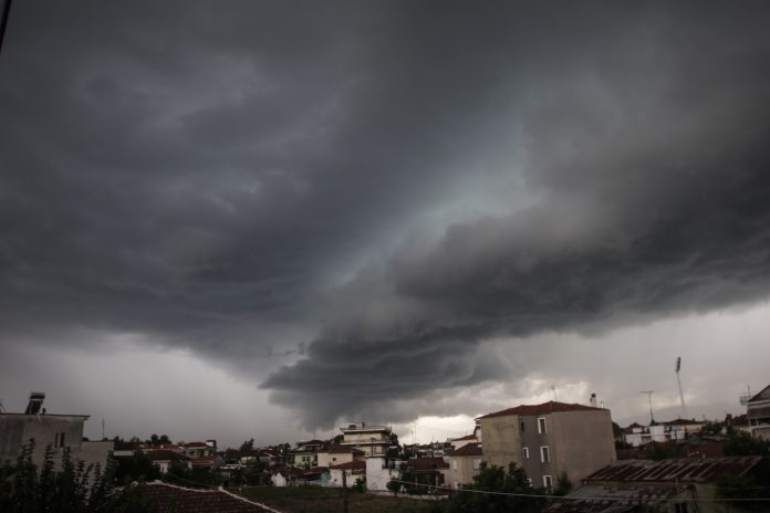 Σε πλήρη ετοιμότητα βρίσκεται όλος ο κρατικός μηχανισμός εν όψει του κυκλώνα που αναμένεται