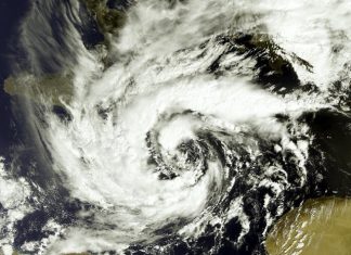 Σε πλήρη εξέλιξη και με σημαντικά προβλήματα η κακοκαιρία