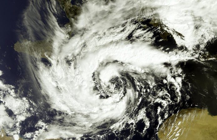 Σε πλήρη εξέλιξη και με σημαντικά προβλήματα η κακοκαιρία