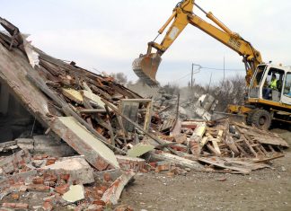 Συνεχίζονται οι κατεδαφίσεις αυθαιρέτων