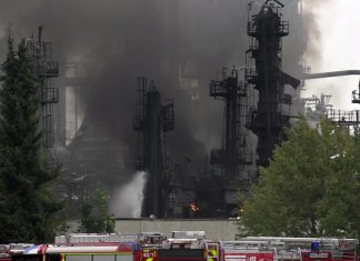 Υπό έλεγχο η πυρκαγιά σε διυλιστήριο στη Γερμανία