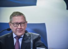 Ρέγκλινγκ: "Κάθε αλλαγή πολιτικής απαιτεί συνεννόηση με τους θεσμούς"