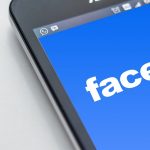 Την εξαγορά "μεγάλης" εταιρείας κυβερνοασφάλειας εξετάζει το Facebook