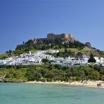 Η Ελλάδα ονειρεύεται τουριστικό comeback το καλοκαίρι", γράφει το Δίκτυο RND