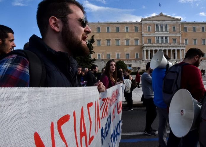 Σε εξέλιξη η πορεία της ΓΣΕΕ
