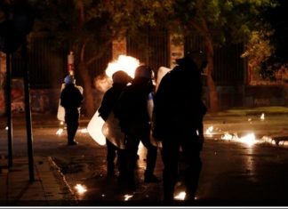 Συνεχίζονται τα επεισόδια στο Πολυτεχνείο