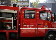 Αναταραχή στον Άγιο Δημήτριο: Άγνωστοι έκαψαν αυτοκίνητα και μηχανή