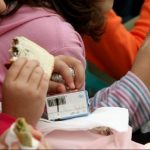 Αρχίζει από σήμερα η διανομή των σχολικών γευμάτων