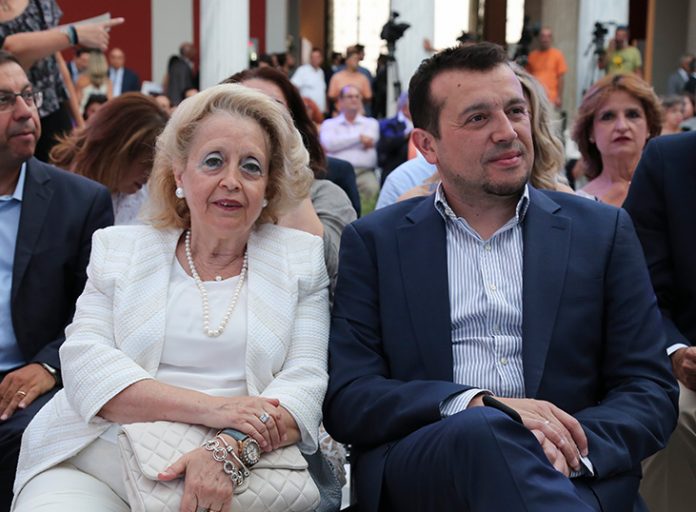 Φοροαπαλλαγή 25% του εισοδήματός της διεκδικεί η νομική σύμβουλος του Μαξίμου