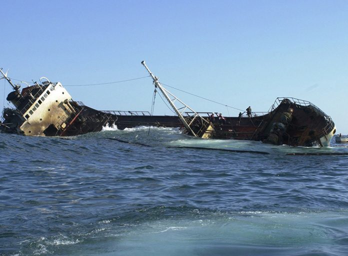 Νατοϊκή φρεγάτα συγκρούστηκε με Ελληνικό Τάνκερ