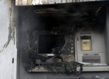 Γέμισε... λεφτά ο δρόμος έπειτα από έκρηξη σε ΑΤΜ στην Ηλιούπολη