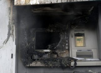 Γέμισε... λεφτά ο δρόμος έπειτα από έκρηξη σε ΑΤΜ στην Ηλιούπολη