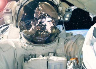 Η NASA εξετάζει την "πώληση θέσεων" σε τουρίστες του διαστήματος