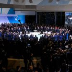 Πορεία ειρήνης προς την Αψίδα του Θριάμβου (video) Πορεία ειρήνης προς την Αψίδα του Θριάμβου (video)