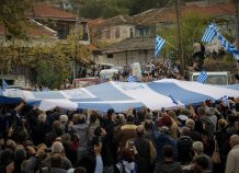 Θρήνος στον αποχαιρετισμό του Κωνσταντίνου Κατσίφα – Φώναζαν «αθάνατος»