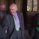 James Watson: Ο επιστήμονας που έχασε επιστημονικούς τίτλους μετά από ρατσιστικά του σχόλια (video)
