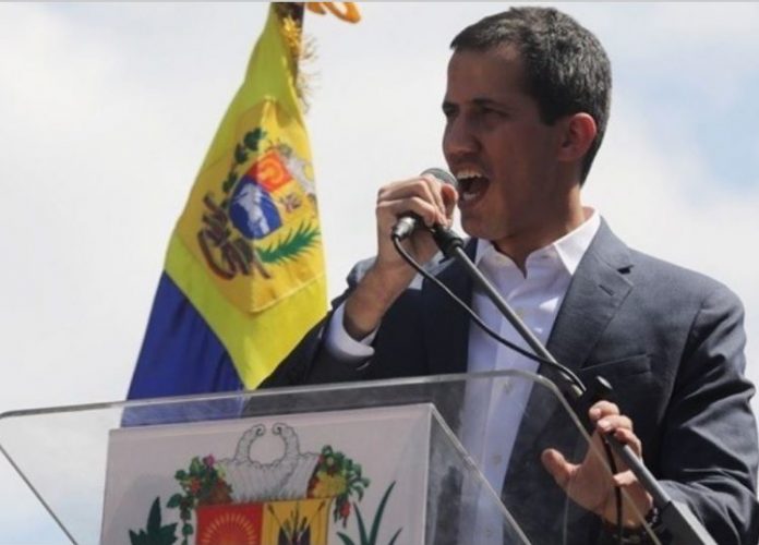 Ο Γκουαϊδό καλεί σε διαδηλώσεις και προειδοποιεί τον Μαδούρο