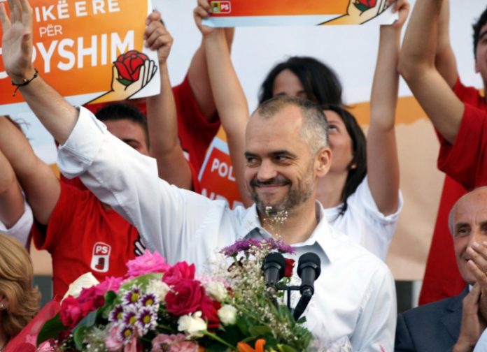 Παραίτηση - διαμαρτυρία ενάντια στον σοσιαλιστή πρωθυπουργό Έντι Ράμα (video)