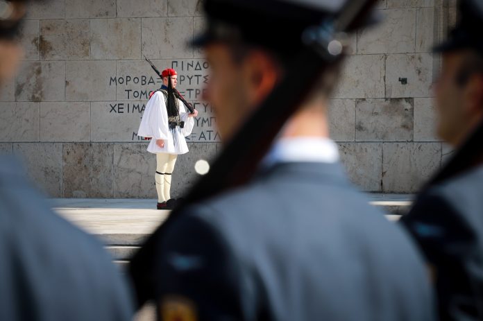 Ανείπωτη θλίψη: Πέθανε Εύζωνας από την Προεδρική Φρουρά