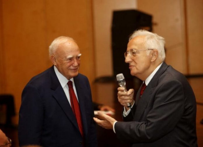Άνοιξαν δρόμο για διπλή σύνταξη σε βουλευτές και δημάρχους