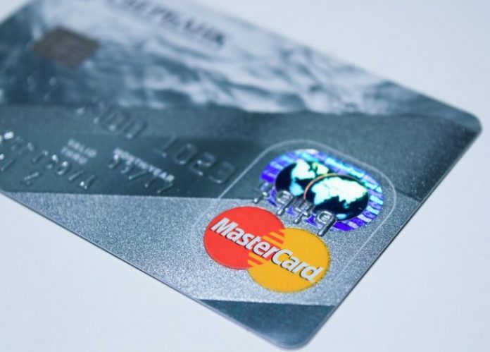 Η αξία των ανέπαφων συναλλαγών στην Ελλάδα εκτινάχθηκε κατά 3662% από το 2016 (infographic)