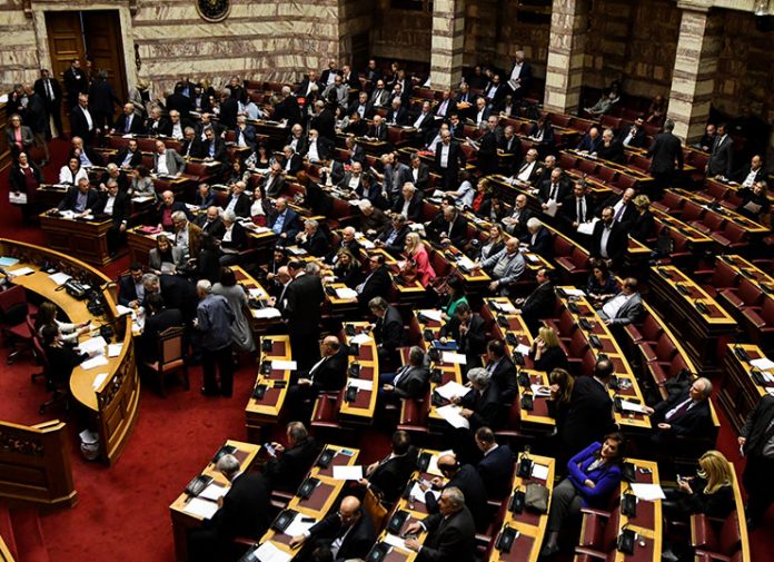 Χωρίς εκπλήξεις και με περισσότερες ψήφους πέρασαν τα άρθρα για εκλογή Προέδρου Δημοκρατίας