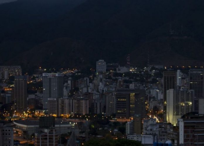 Στο σκοτάδι βυθίστηκε η Βενεζουέλα - Η κυβέρνηση καταγγέλλει «σαμποτάζ»