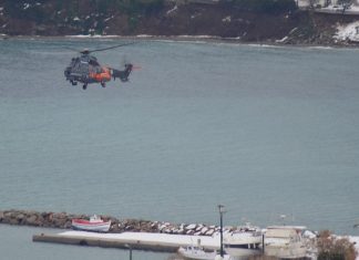 Υπεράνθρωπες προσπάθειες μέσα στη θύελλα για να σωθεί βρέφος στη Σκόπελο