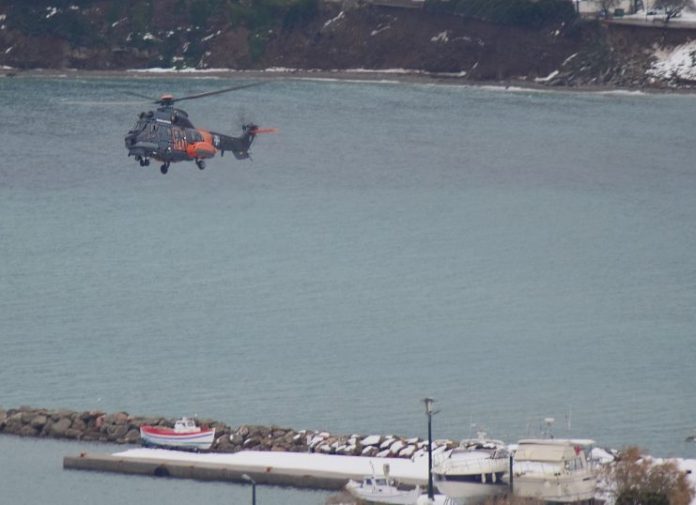 Υπεράνθρωπες προσπάθειες μέσα στη θύελλα για να σωθεί βρέφος στη Σκόπελο