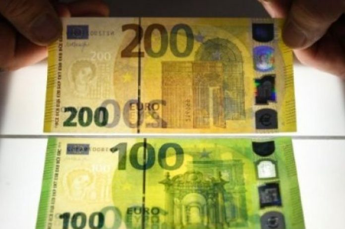 Κυκλοφορούν σήμερα τα νέα χαρτονομίσματα των 100 και 200 ευρώ
