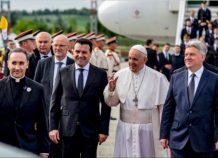 Θερμή υποδοχή στον Φραγκίσκο, τον πρώτο ποντίφικα που επισκέπτεται τη Βόρεια Μακεδονία Θερμή υποδοχή στον Φραγκίσκο, τον πρώτο ποντίφικα που επισκέπτεται τη Βόρεια Μακεδονία