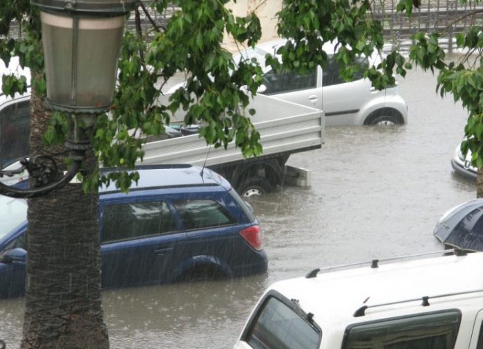 Καταιγίδες και σφοδρές βροχοπτώσεις έπληξαν την Ιταλία - Τρεις νεκροί Καταιγίδες και σφοδρές βροχοπτώσεις έπληξαν την Ιταλία - Τρεις νεκροί