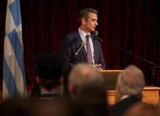 Ο πρωθυπουργός ενημερώνει τους πολιτικούς αρχηγούς για τις εξελίξεις στα εθνικά θέματα