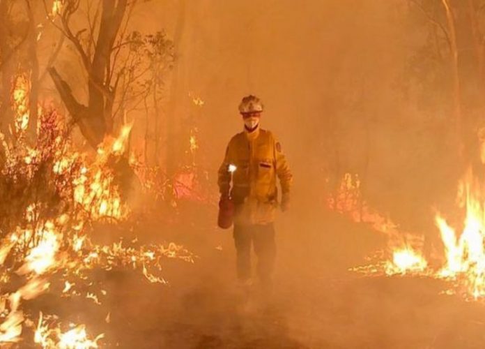Αυστραλία: Οι πυροσβέστες περνούν τα Χριστούγεννα στις φωτιές