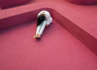 Η καθιστική ζωή των εφήβων συνδέεται με αυξημένο κίνδυνο κατάθλιψης, σύμφωνα με έρευνα (pdf)