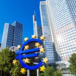 Η ΕΚΤ δηλώνει αποφασισμένη να βοηθήσει την οικονομία της Ευρωζώνης