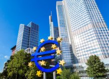 Η ΕΚΤ δηλώνει αποφασισμένη να βοηθήσει την οικονομία της Ευρωζώνης