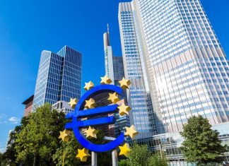 Η ΕΚΤ δηλώνει αποφασισμένη να βοηθήσει την οικονομία της Ευρωζώνης