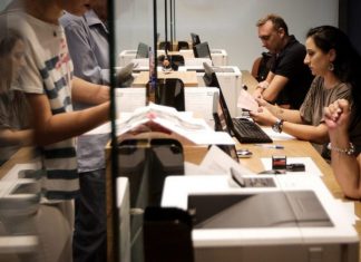 Το 70% των δημοσίων υπαλλήλων κανονικά στη θέση του από Δευτέρα
