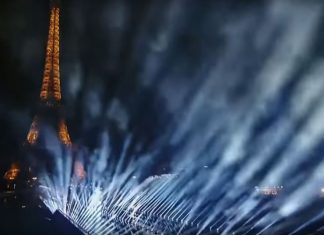 Η Ναόμι Κάμπελ κήρυξε την πρώτη ψηφιακή Εβδομάδα Μόδας