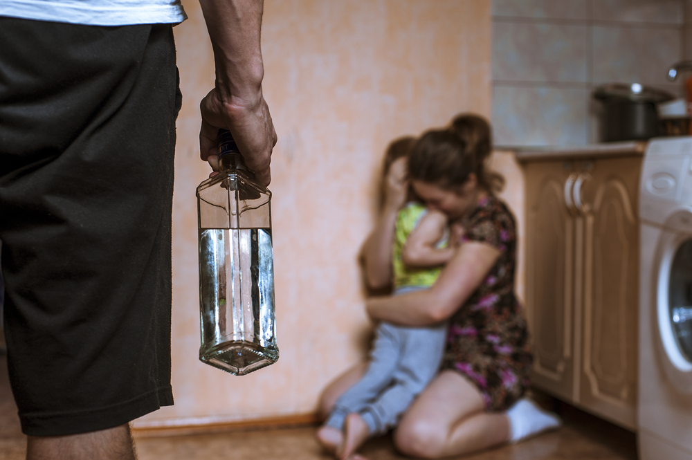 Οι κλήσεις για περιστατικά βίας τον Απρίλιο έφθασαν τις 1.070, ενώ οι αντίστοιχες κλήσεις τον Μάρτιο ήταν 325